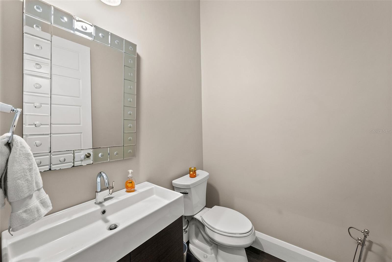 3211 W BAY VILLA AVE — photo 31