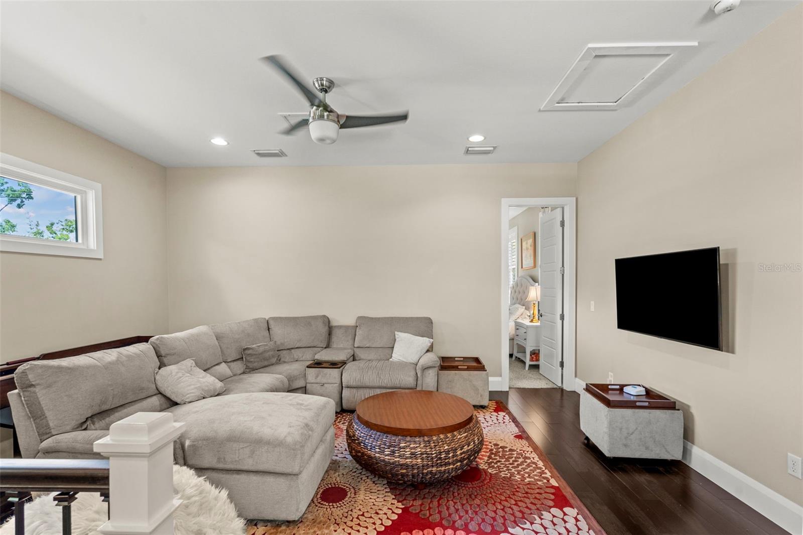 3211 W BAY VILLA AVE — photo 32