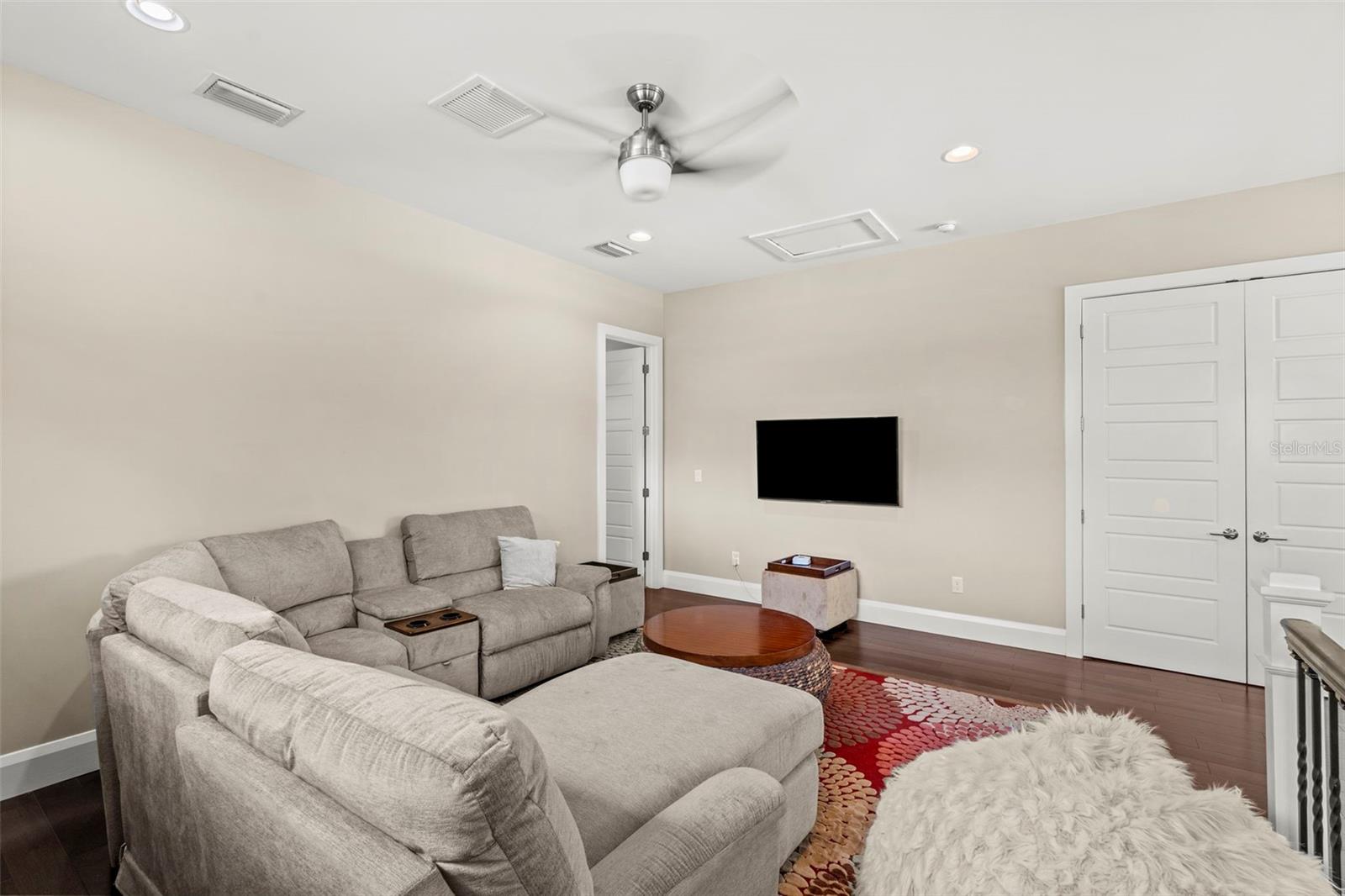 3211 W BAY VILLA AVE — photo 34