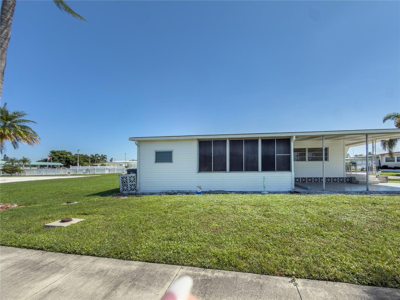 316 DANUBE CIR — photo 8