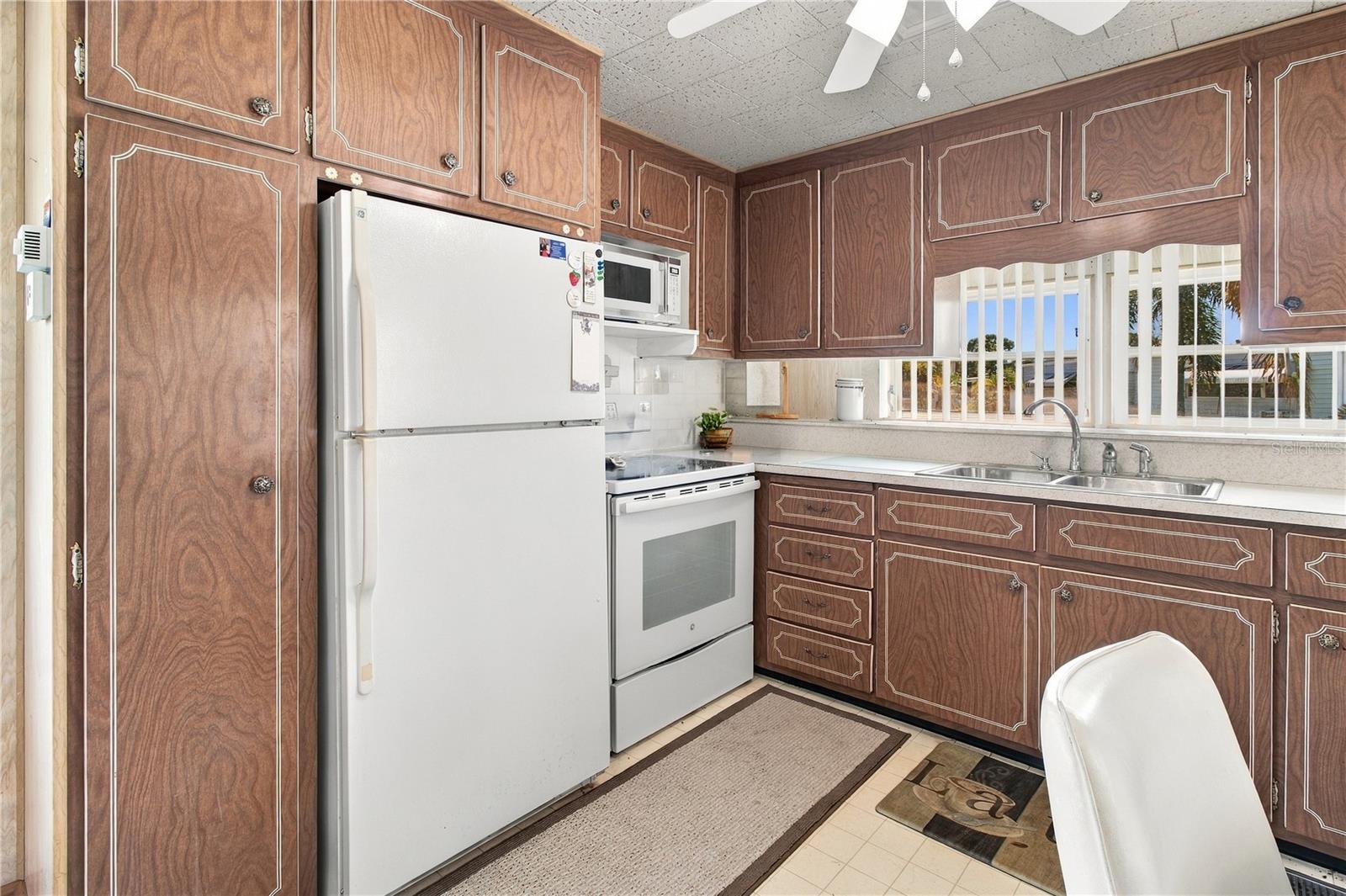 316 DANUBE CIR — photo 18