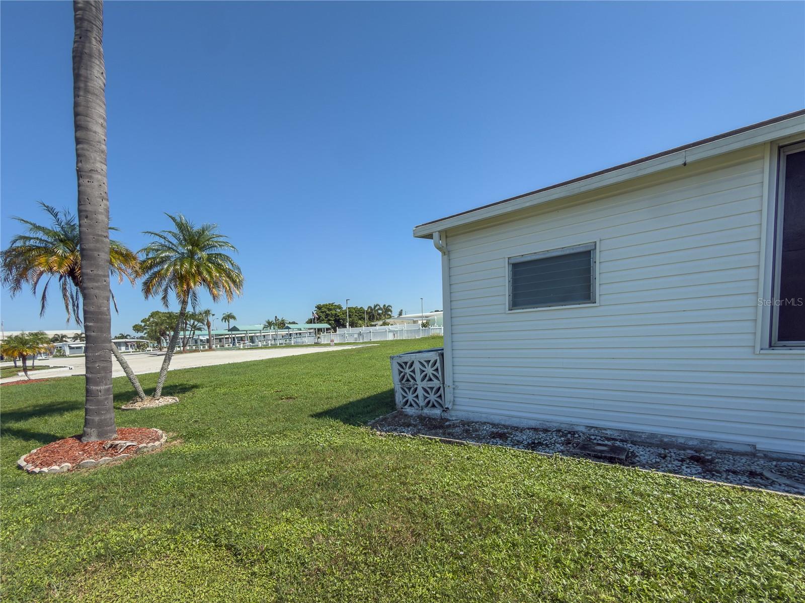 316 DANUBE CIR — photo 7