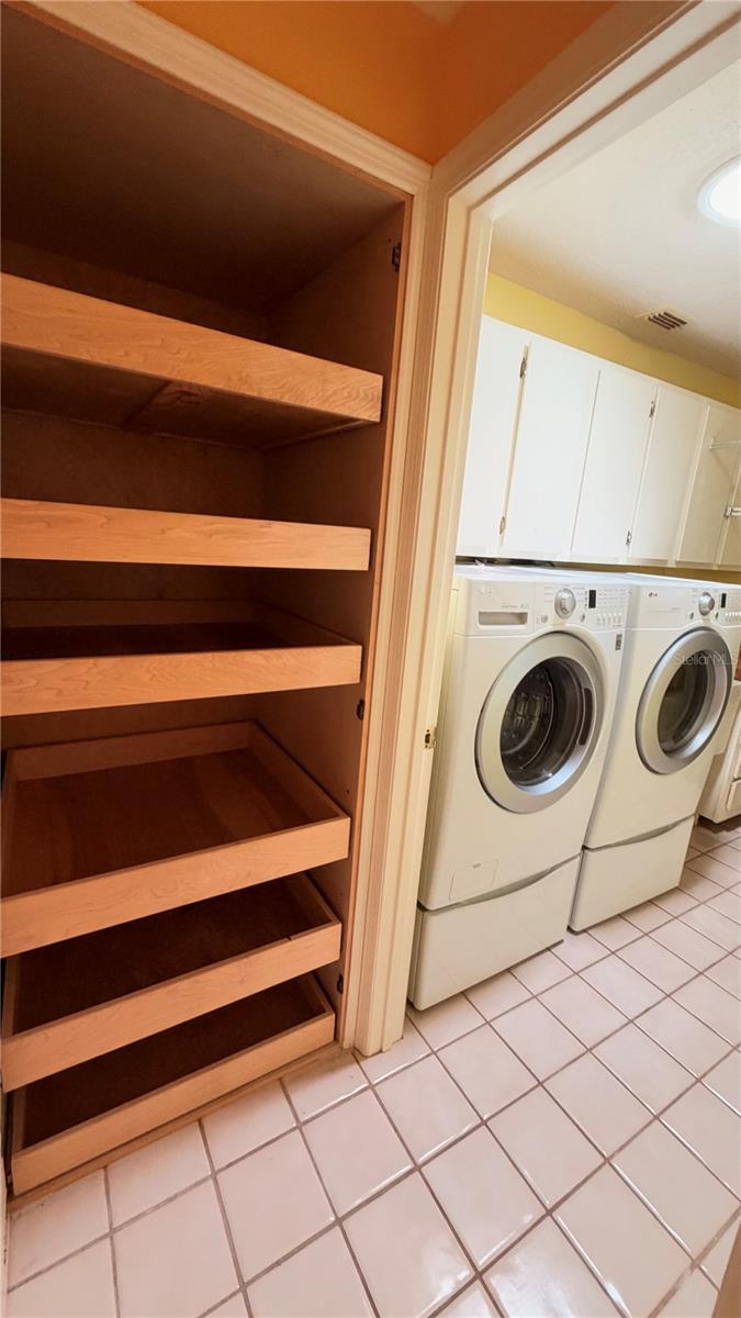 2322 LANCASTER DR — photo 15