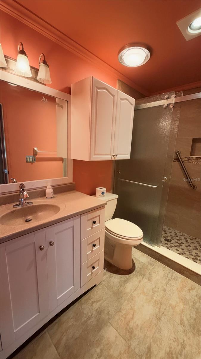 2322 LANCASTER DR — photo 12