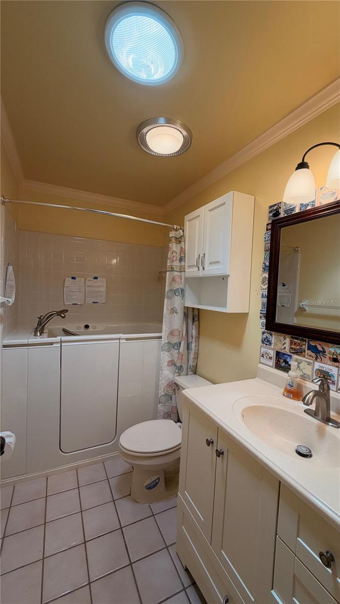2322 LANCASTER DR — photo 14