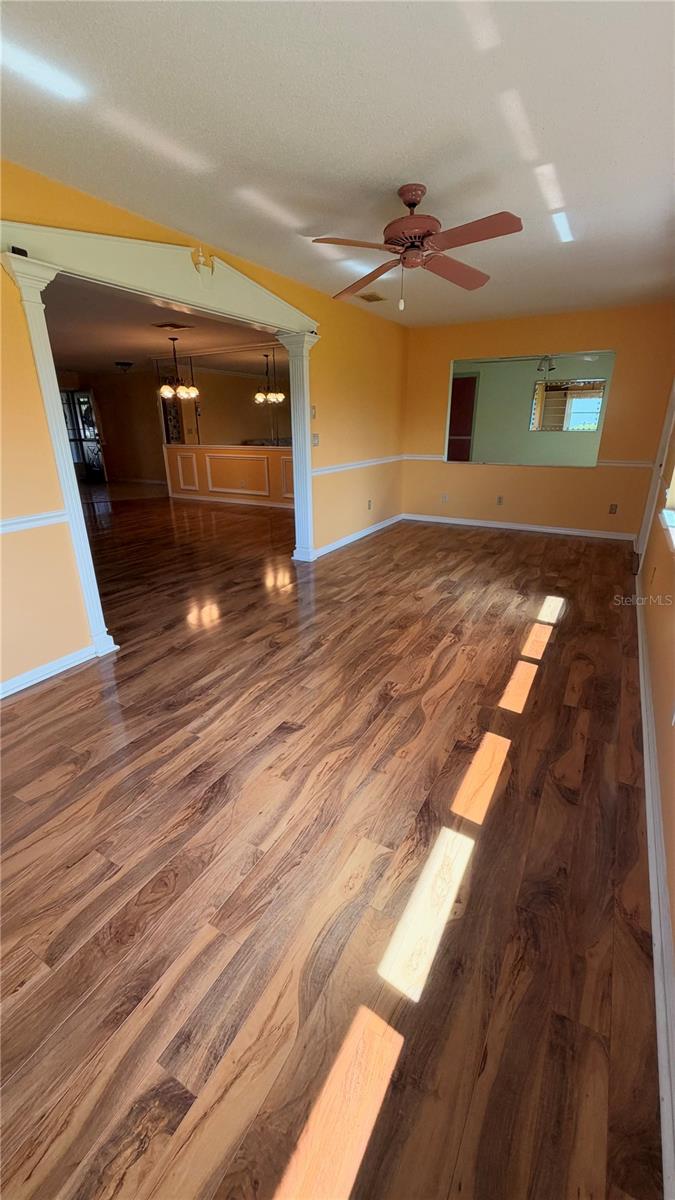 2322 LANCASTER DR — photo 11