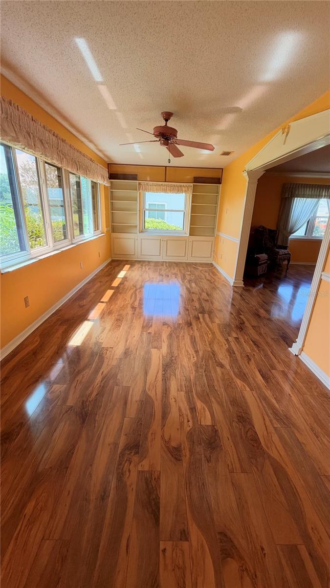 2322 LANCASTER DR — photo 9