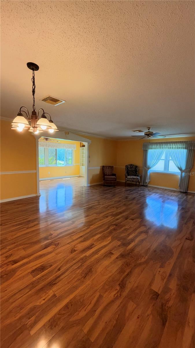 2322 LANCASTER DR — photo 10