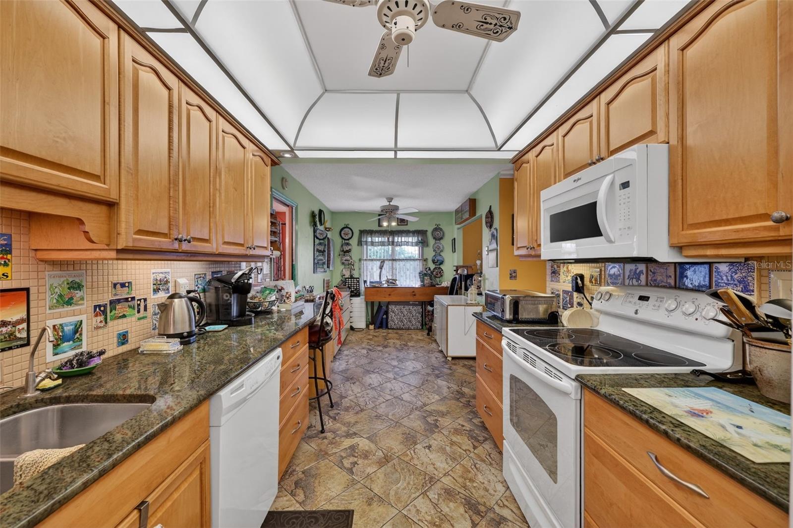2322 LANCASTER DR — photo 23