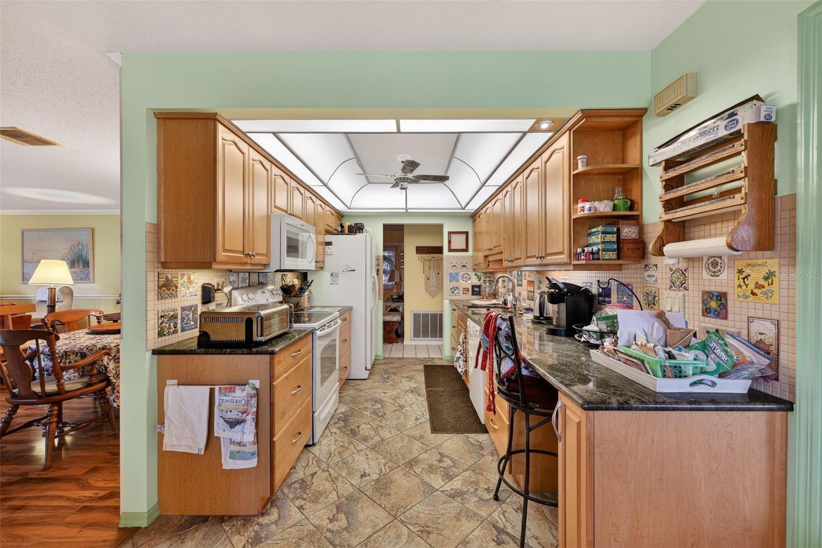 2322 LANCASTER DR — photo 25