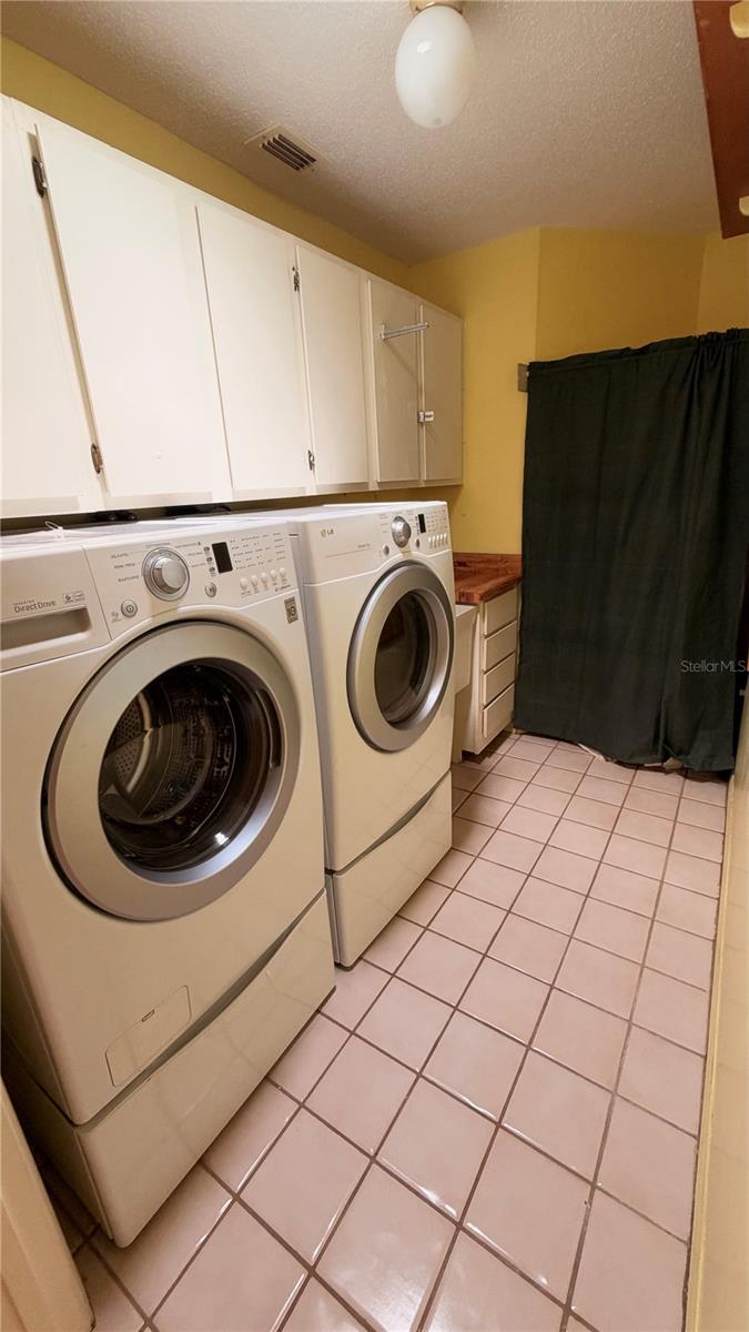 2322 LANCASTER DR — photo 16