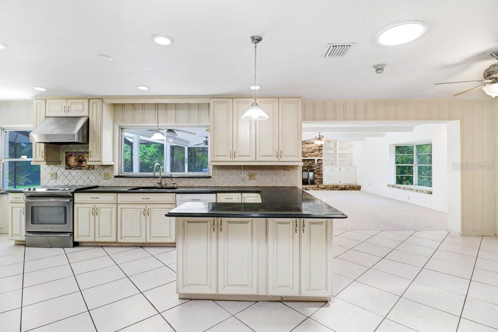 1350 ECKLES DR — photo 24