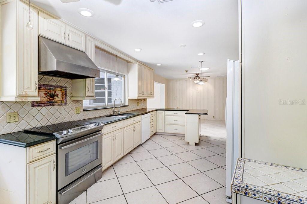 1350 ECKLES DR — photo 21