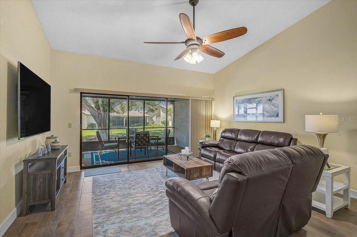 892 COUNTRY CLUB CIR #50 — photo 33