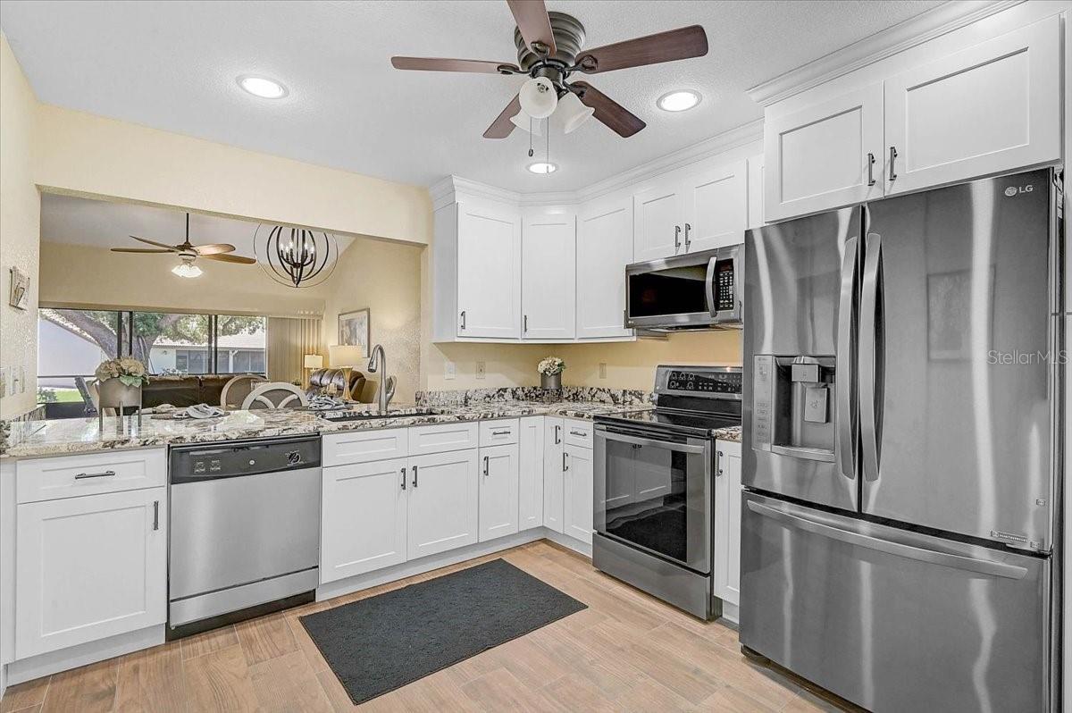 892 COUNTRY CLUB CIR #50 — photo 4