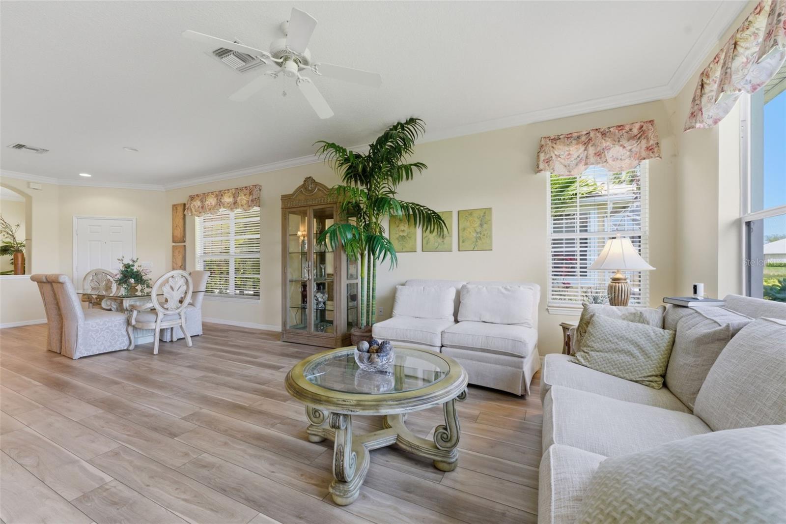 4924 WHISPERING OAKS DR — photo 3