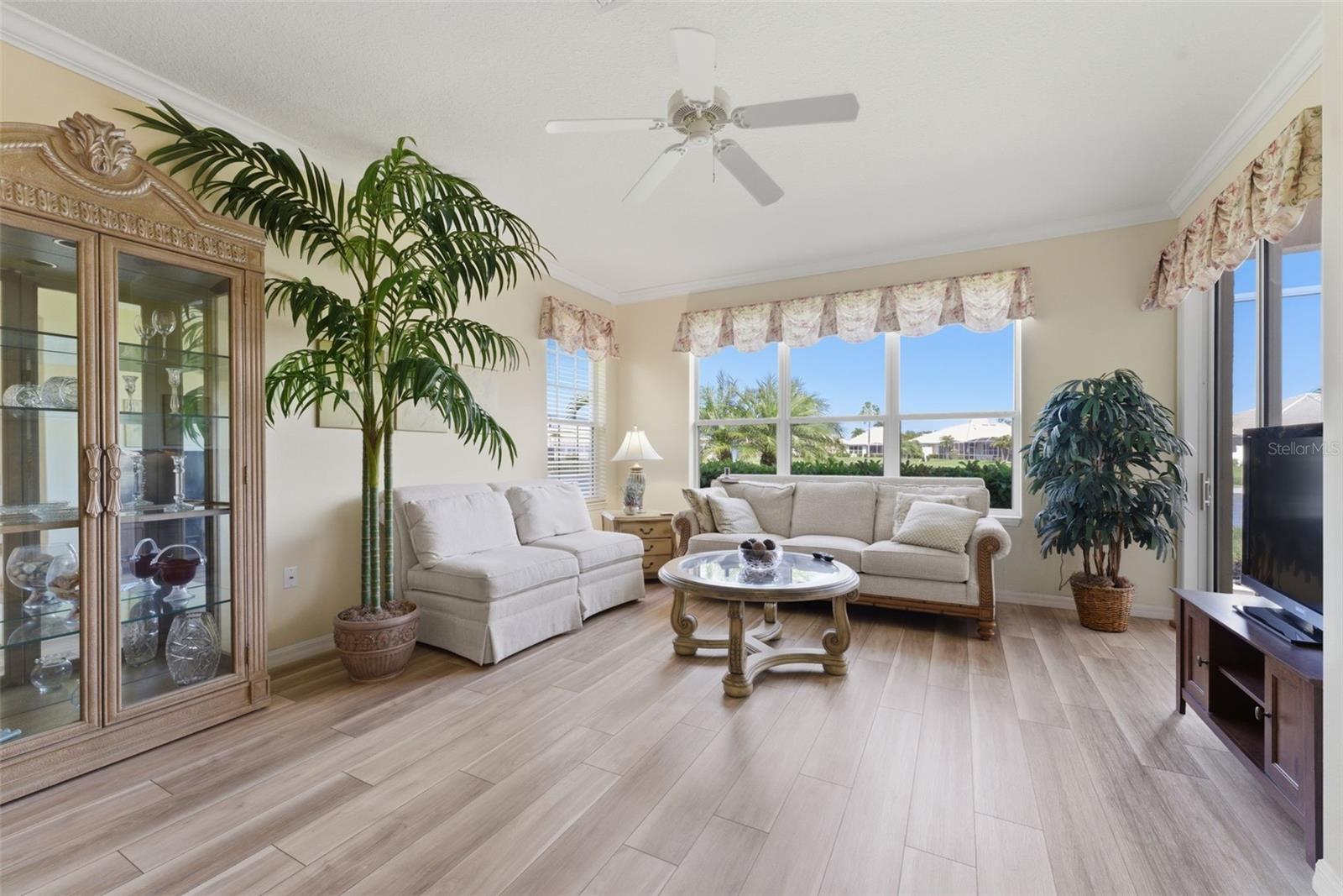 4924 WHISPERING OAKS DR — photo 5