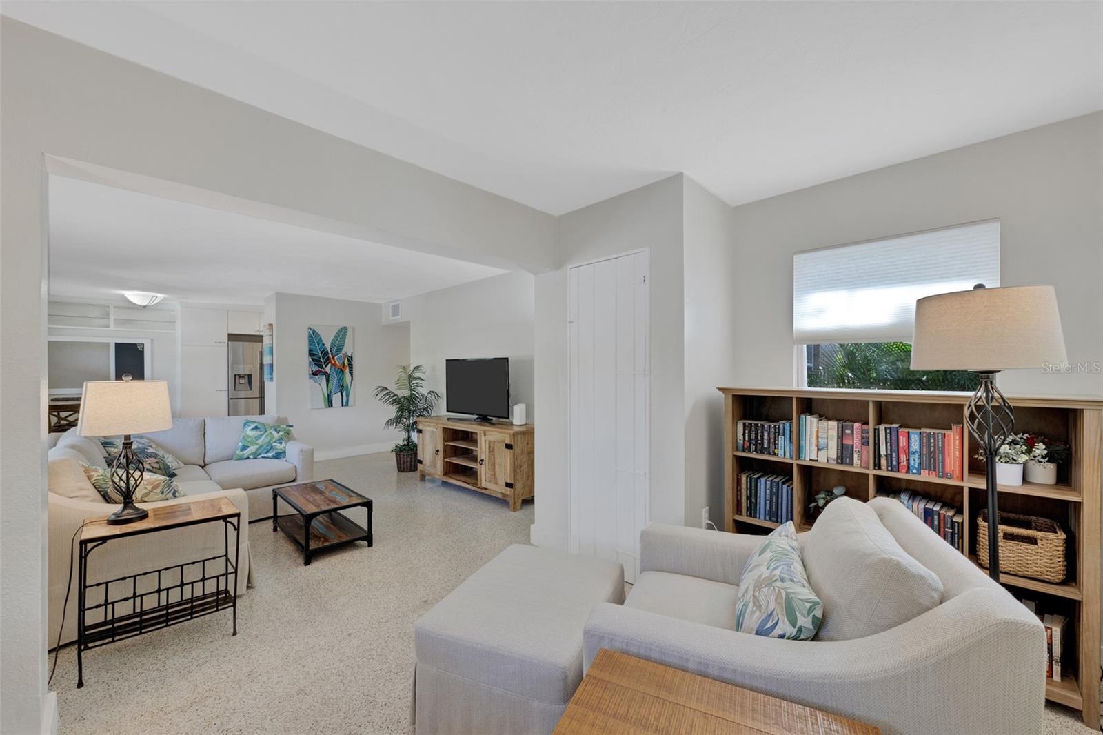 1415 S SCHOOL AVE — photo 27