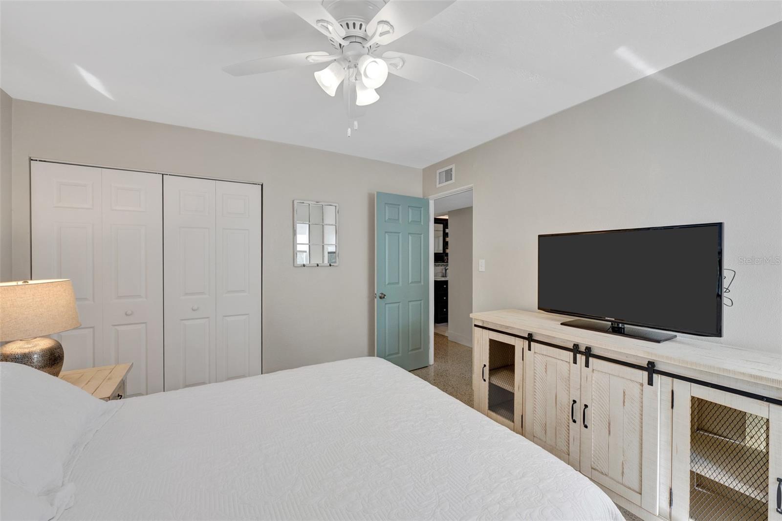 1415 S SCHOOL AVE — photo 41