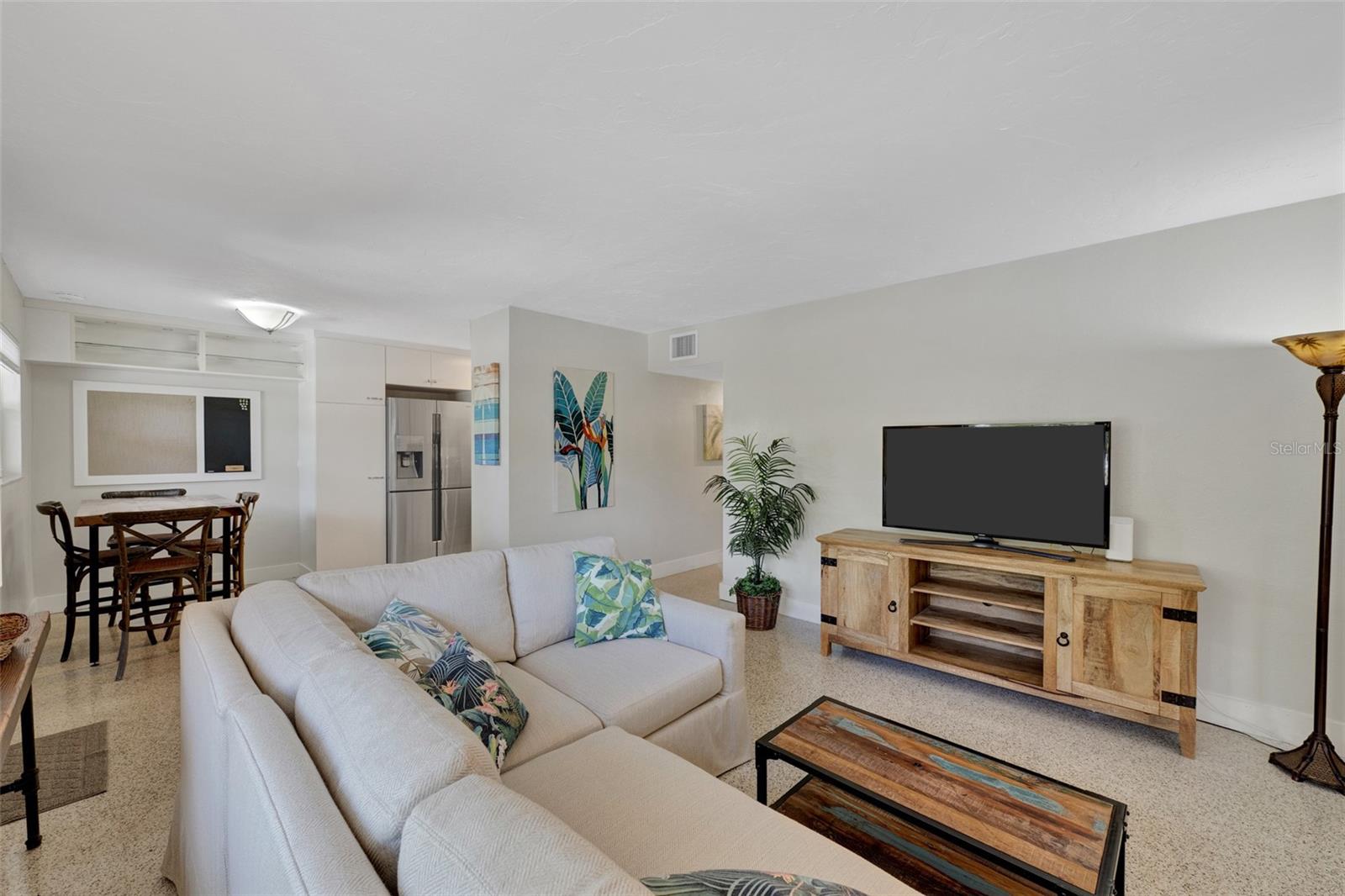 1415 S SCHOOL AVE — photo 32
