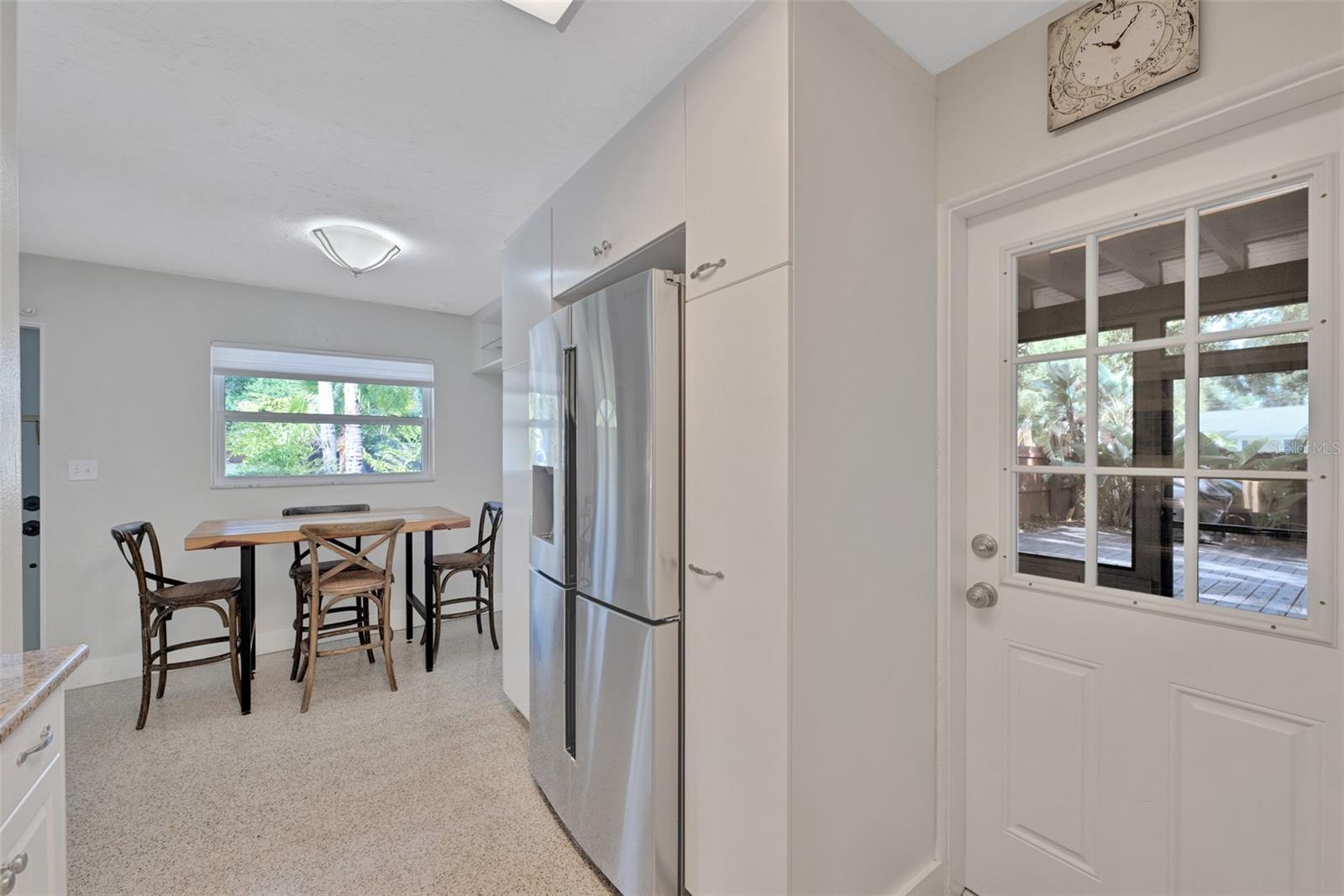 1415 S SCHOOL AVE — photo 18