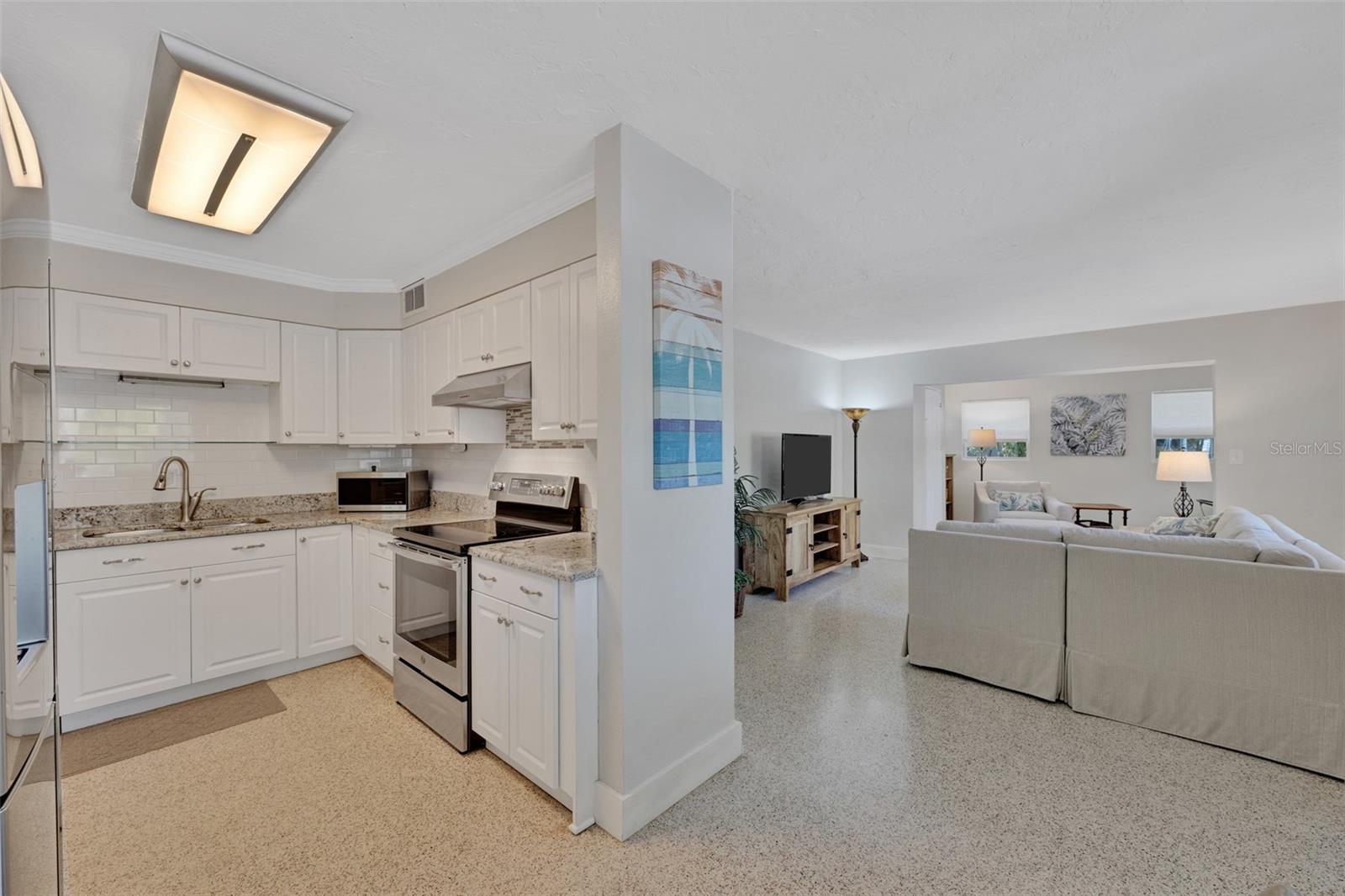 1415 S SCHOOL AVE — photo 24