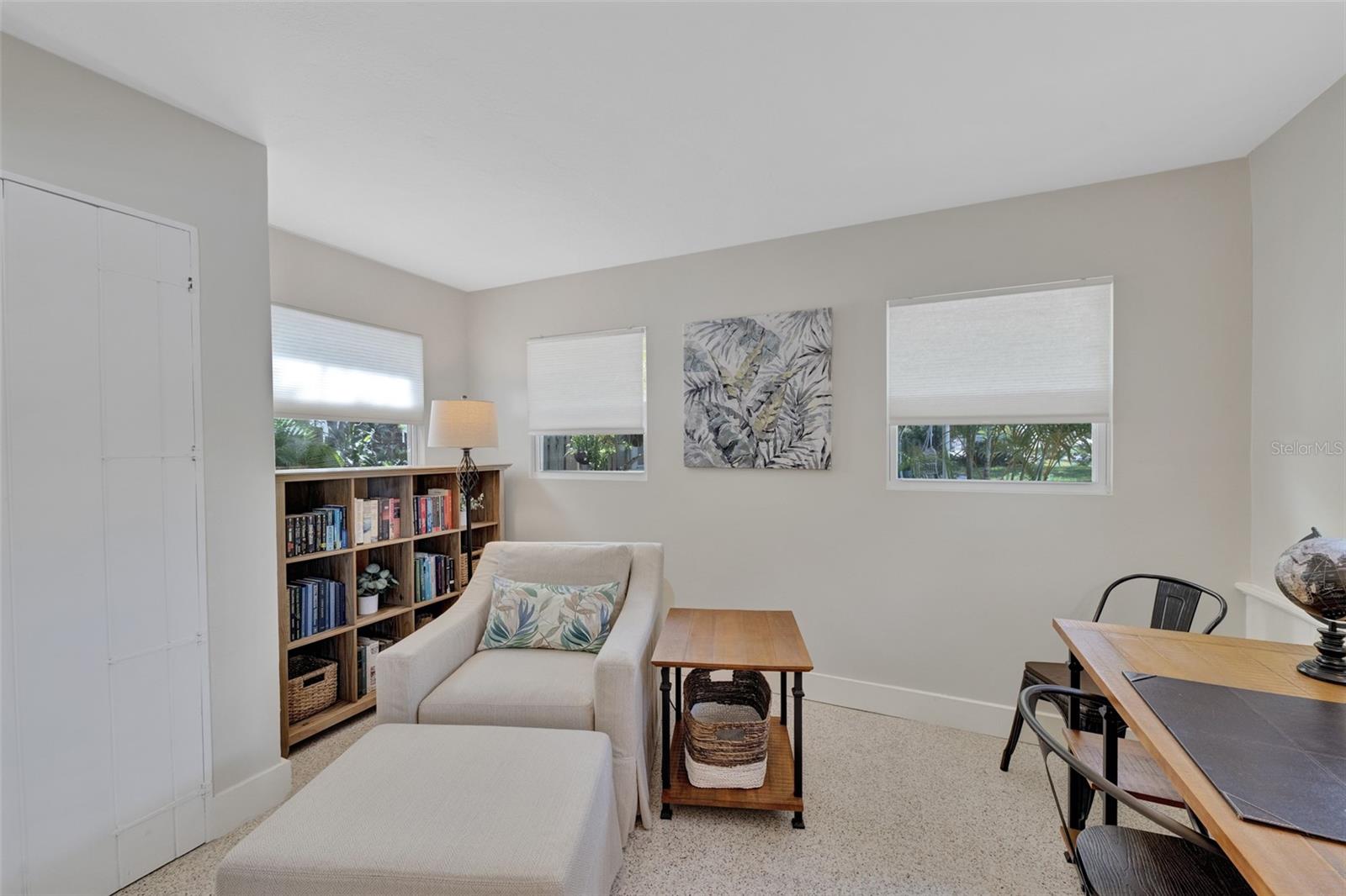 1415 S SCHOOL AVE — photo 31
