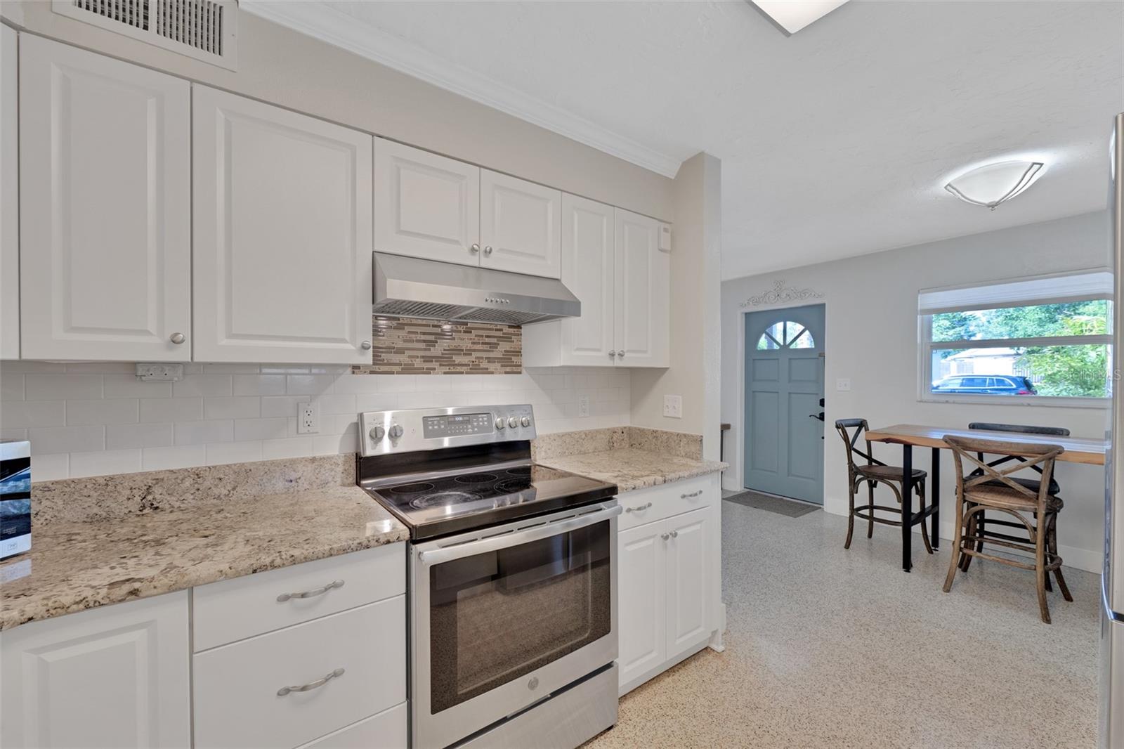 1415 S SCHOOL AVE — photo 22