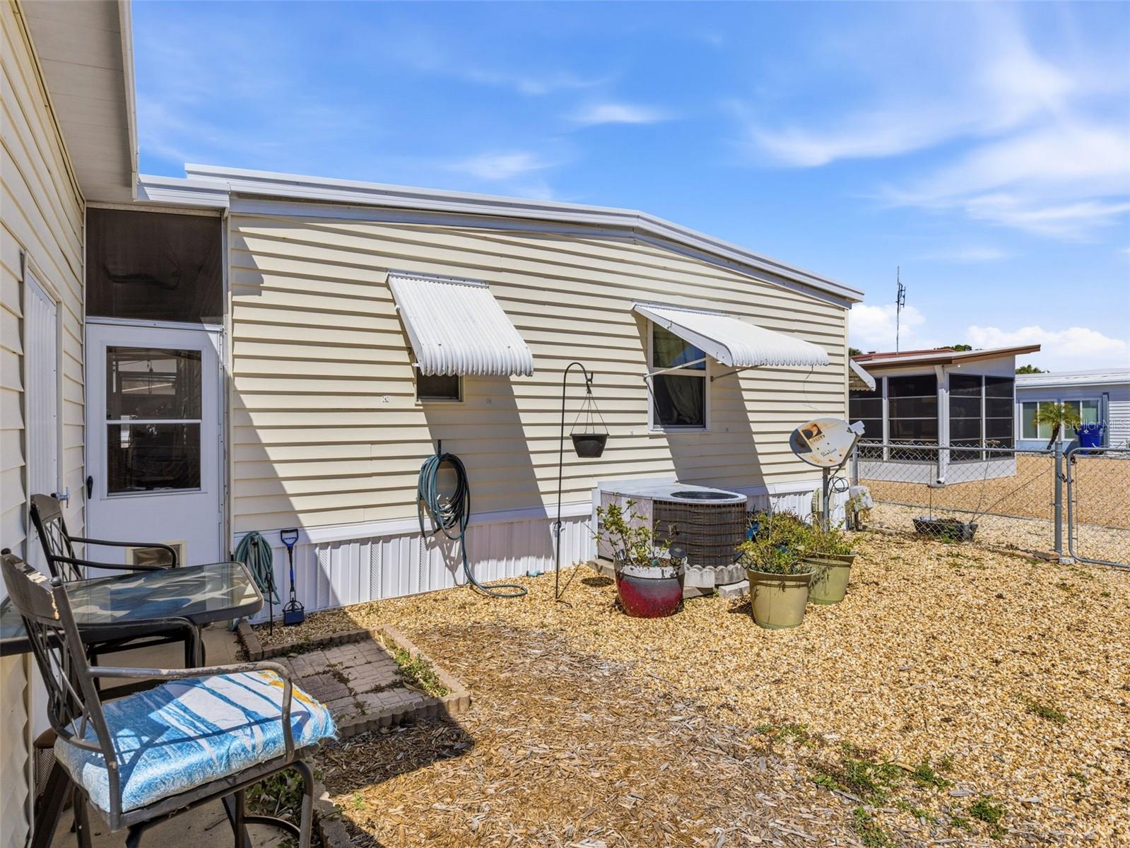 7402 CASCADE DR — photo 25