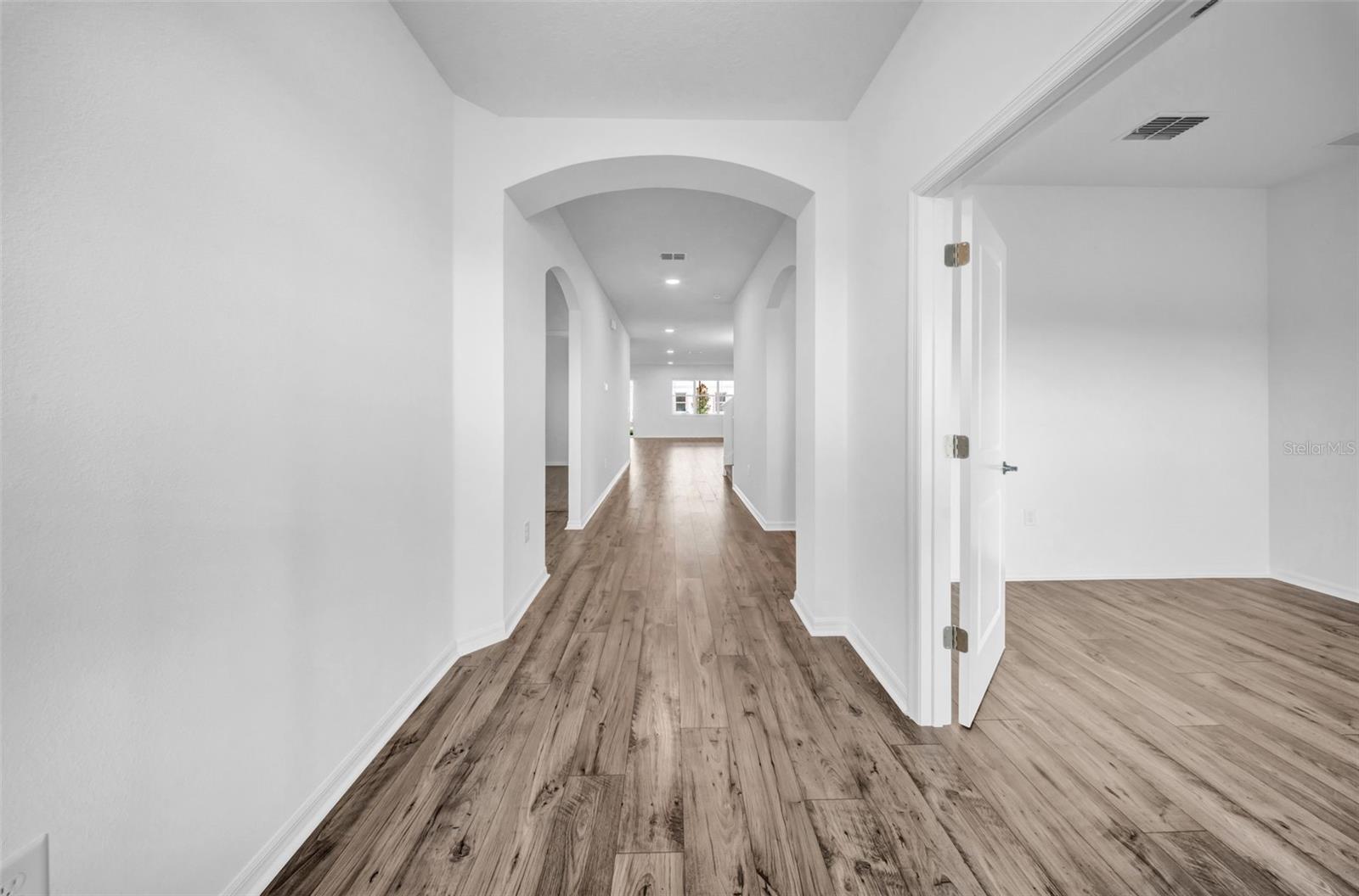 5841 RIVERSTON AVE — photo 28