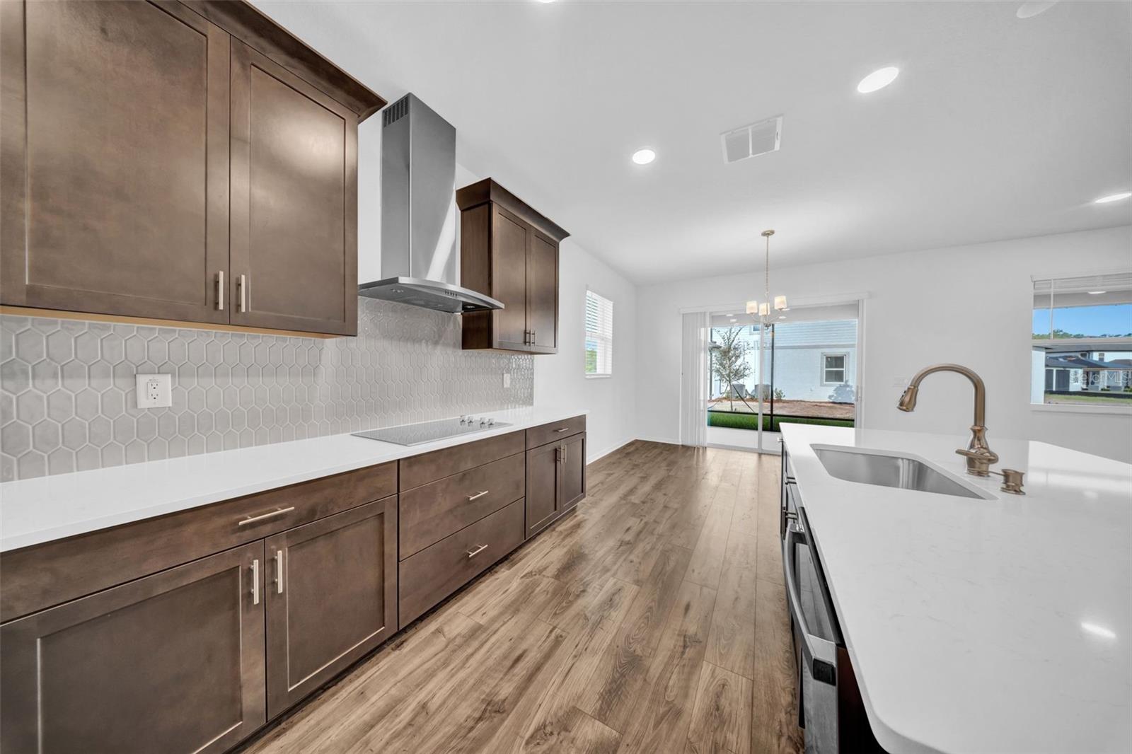 5841 RIVERSTON AVE — photo 54