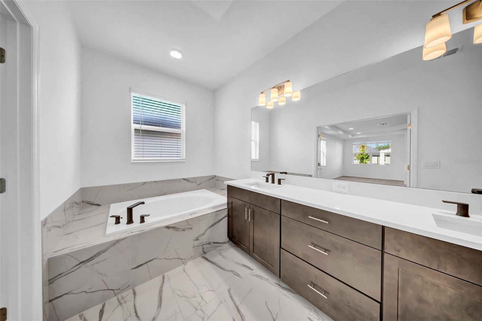 5841 RIVERSTON AVE — photo 63