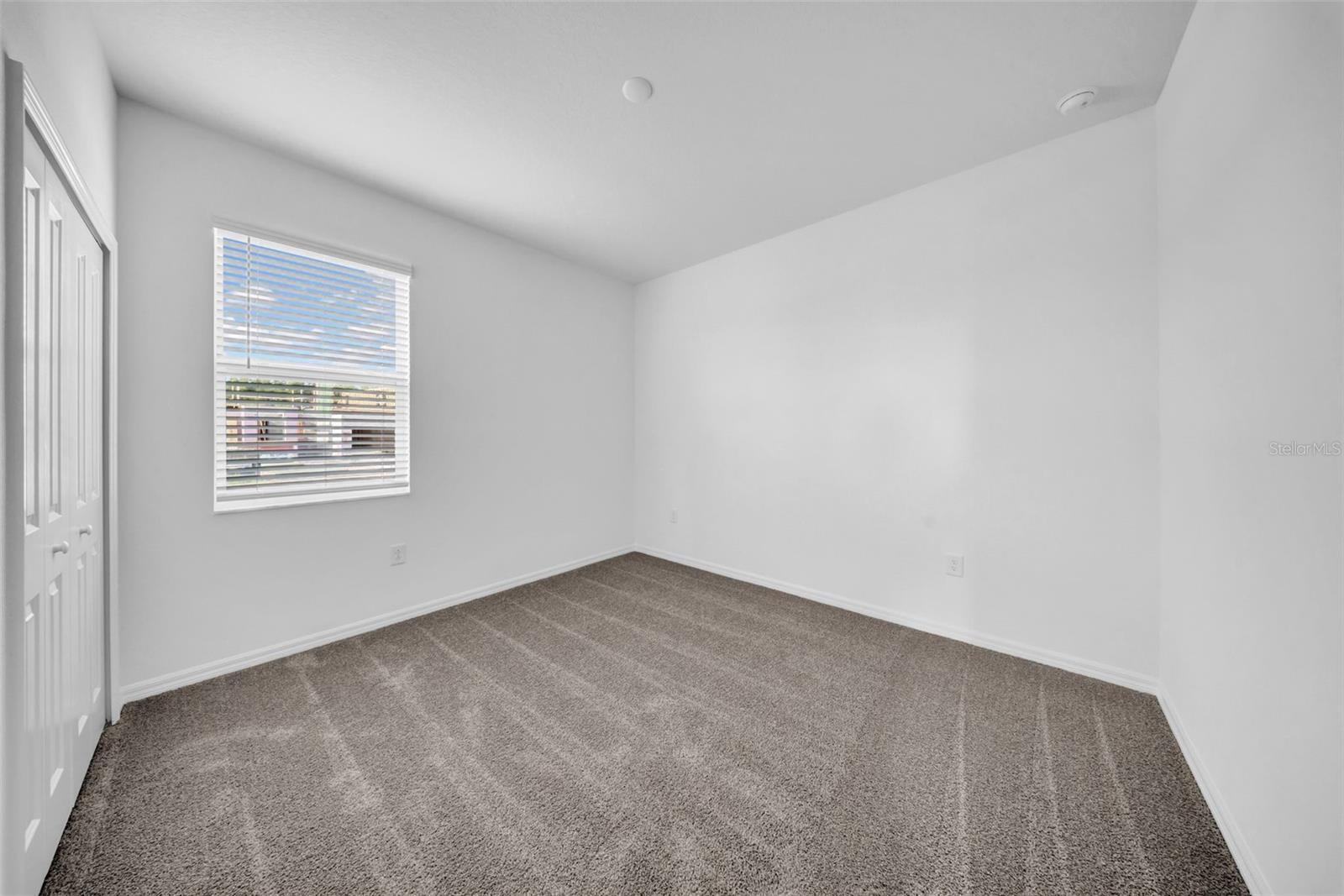 5841 RIVERSTON AVE — photo 34