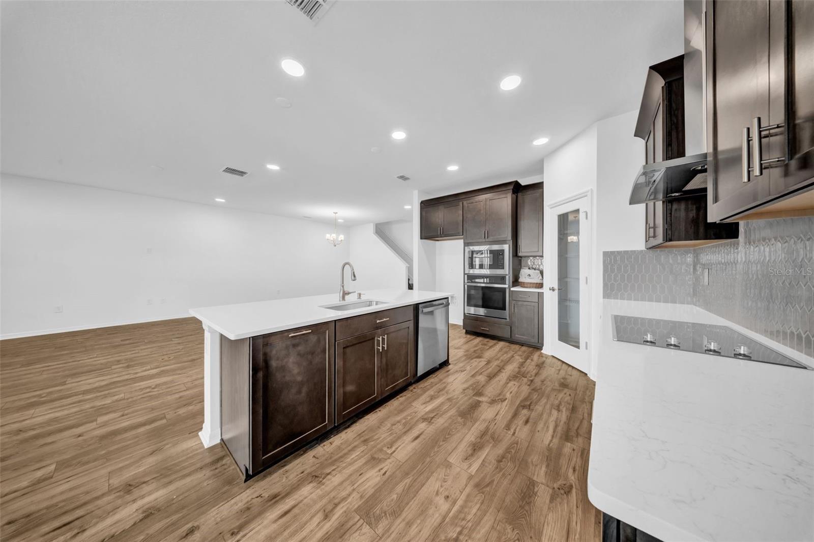 5841 RIVERSTON AVE — photo 53