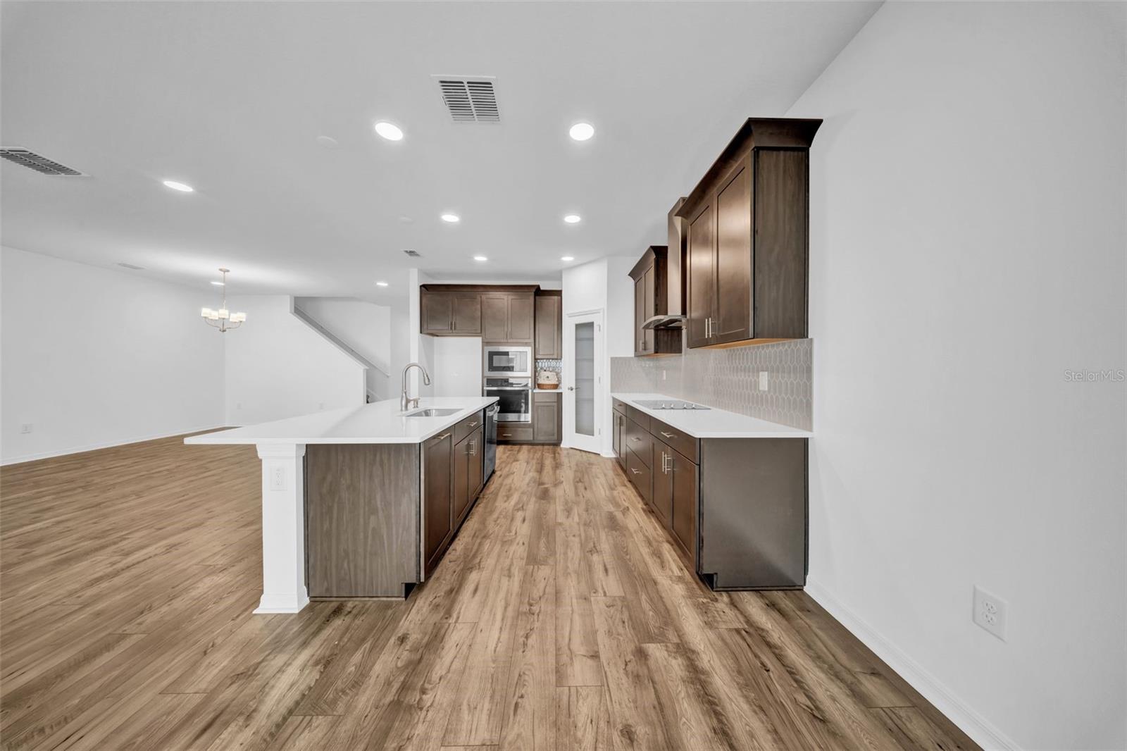 5841 RIVERSTON AVE — photo 51