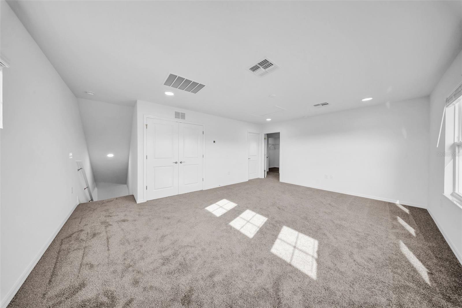 5841 RIVERSTON AVE — photo 70