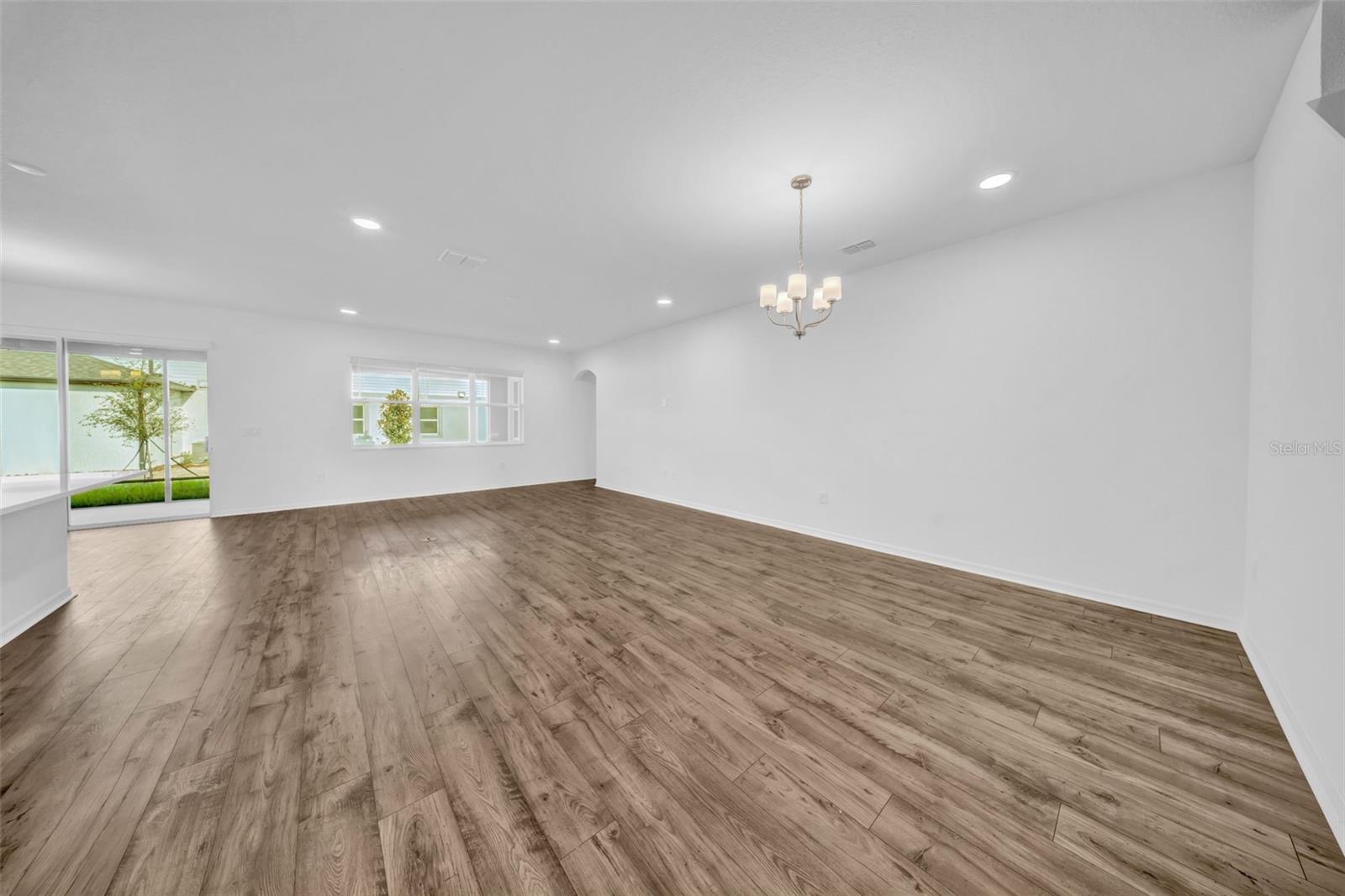 5841 RIVERSTON AVE — photo 45