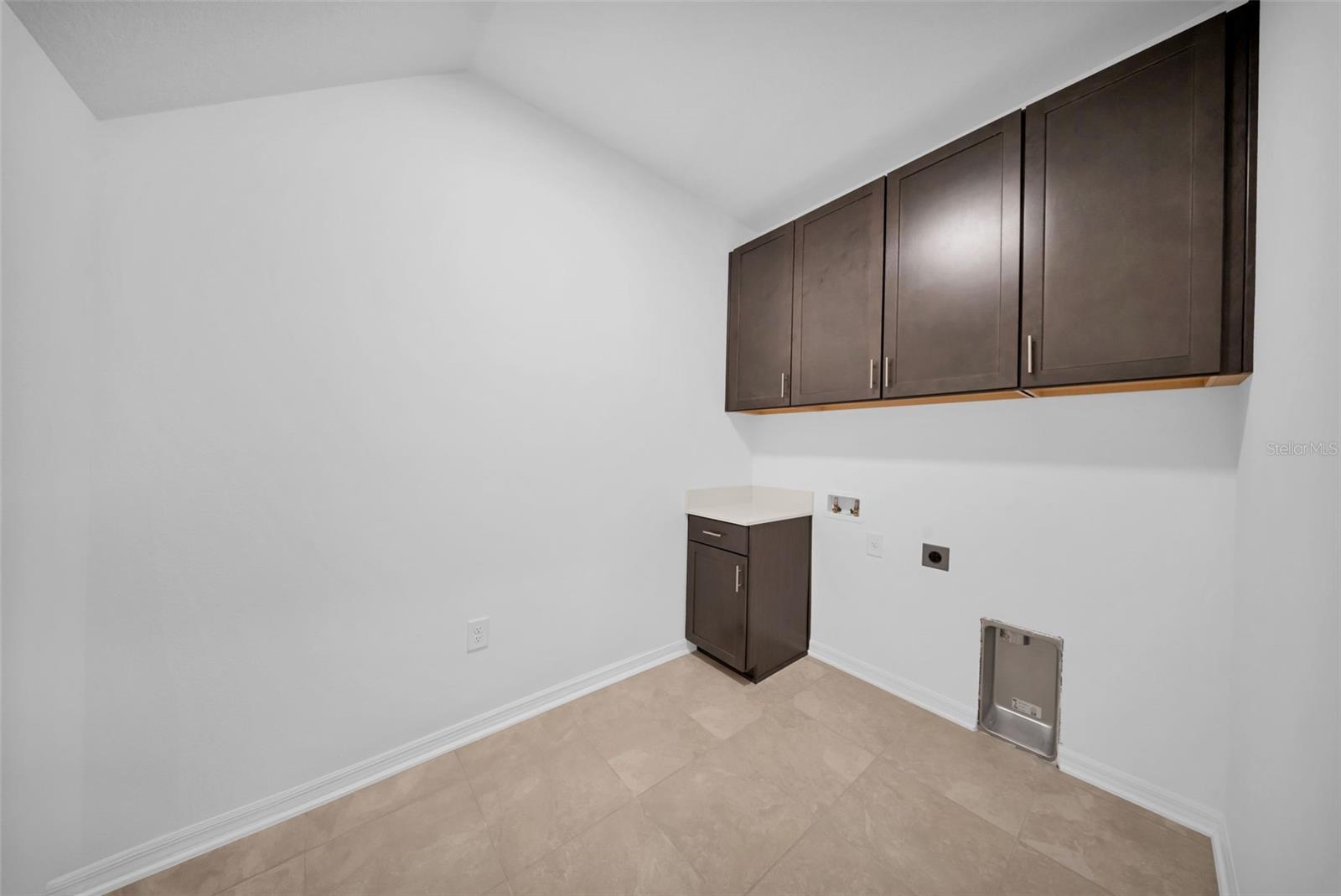 5841 RIVERSTON AVE — photo 39