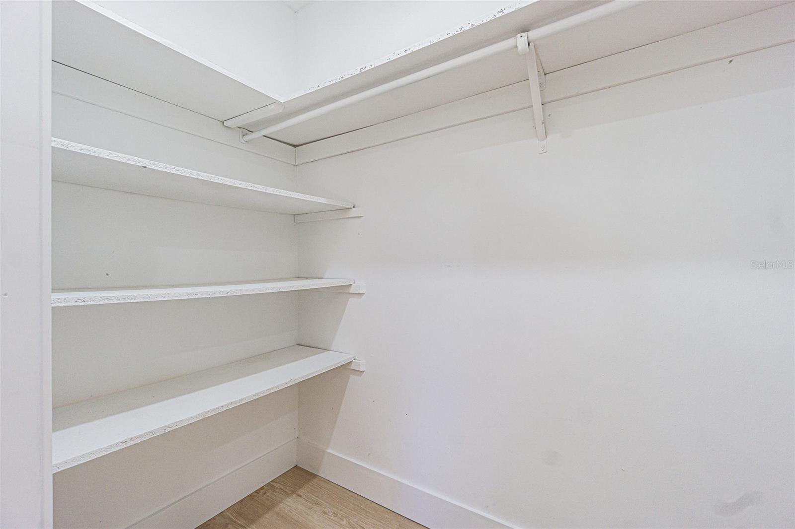 8807 OVERLOOK DR — photo 35