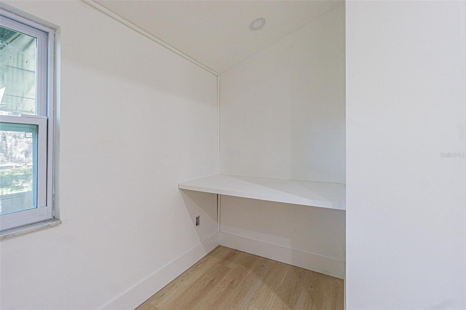 8807 OVERLOOK DR — photo 31
