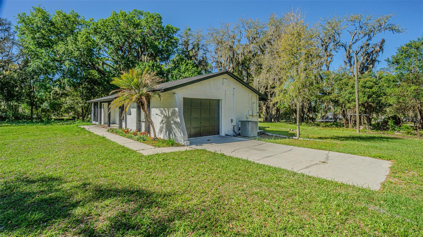 8807 OVERLOOK DR — photo 42