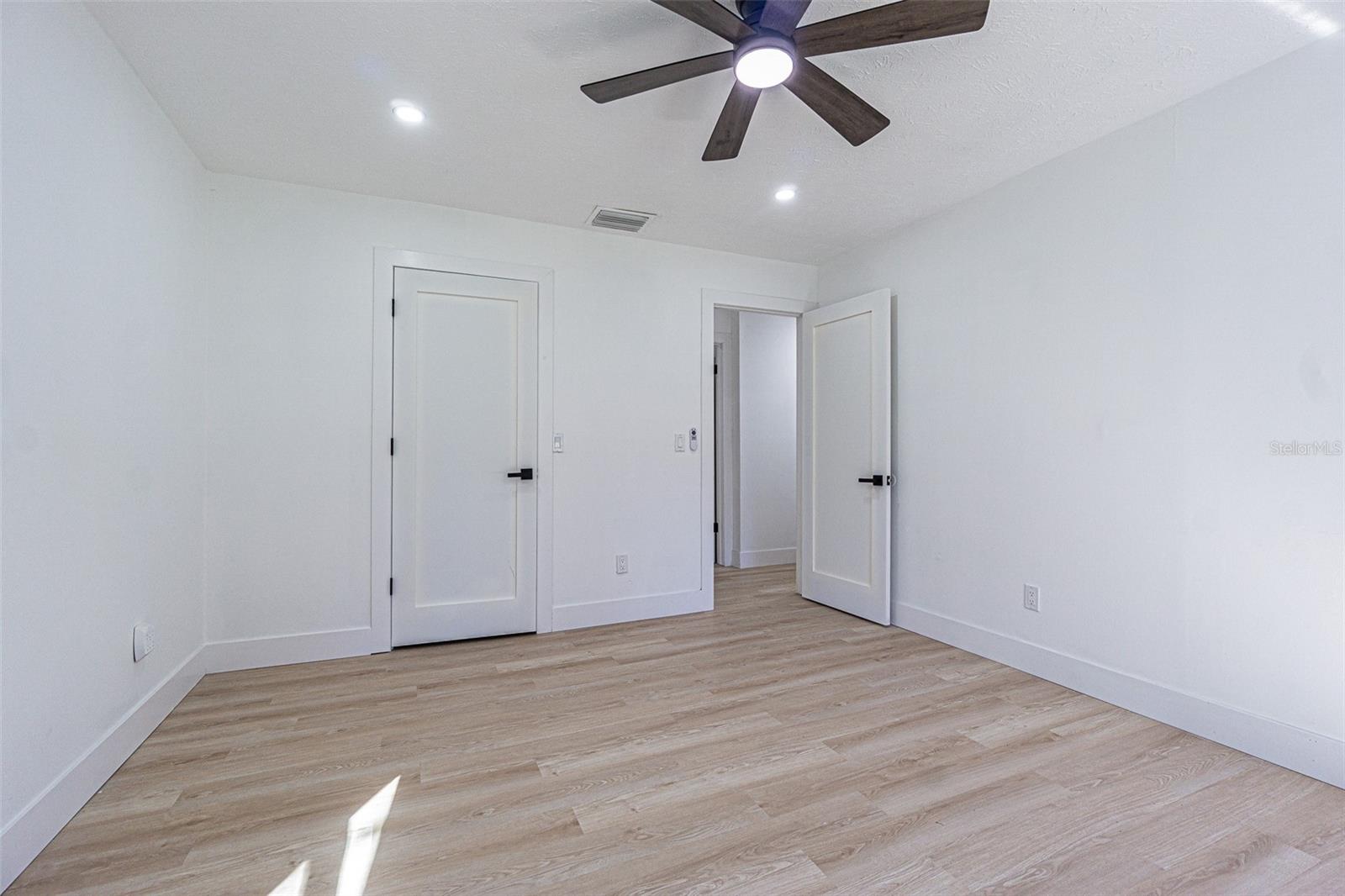 8807 OVERLOOK DR — photo 38