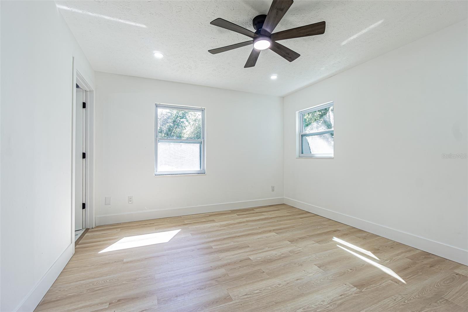 8807 OVERLOOK DR — photo 33