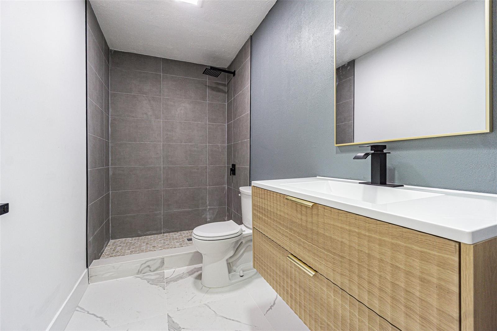 8807 OVERLOOK DR — photo 29