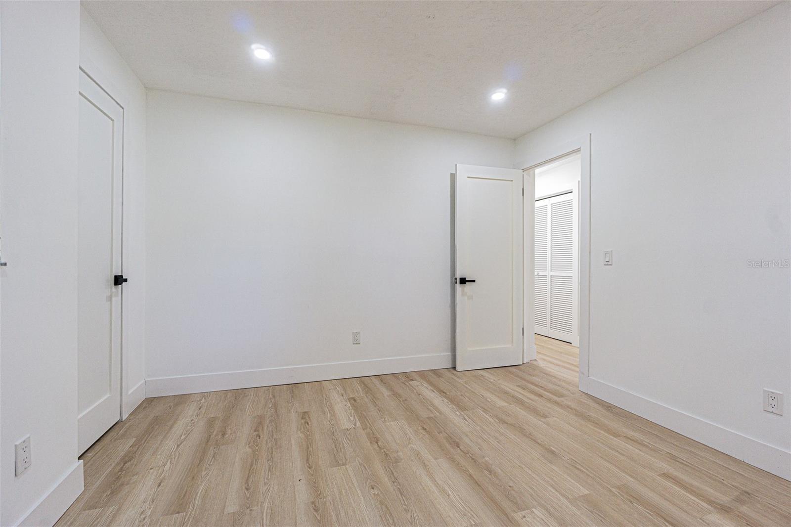 8807 OVERLOOK DR — photo 40