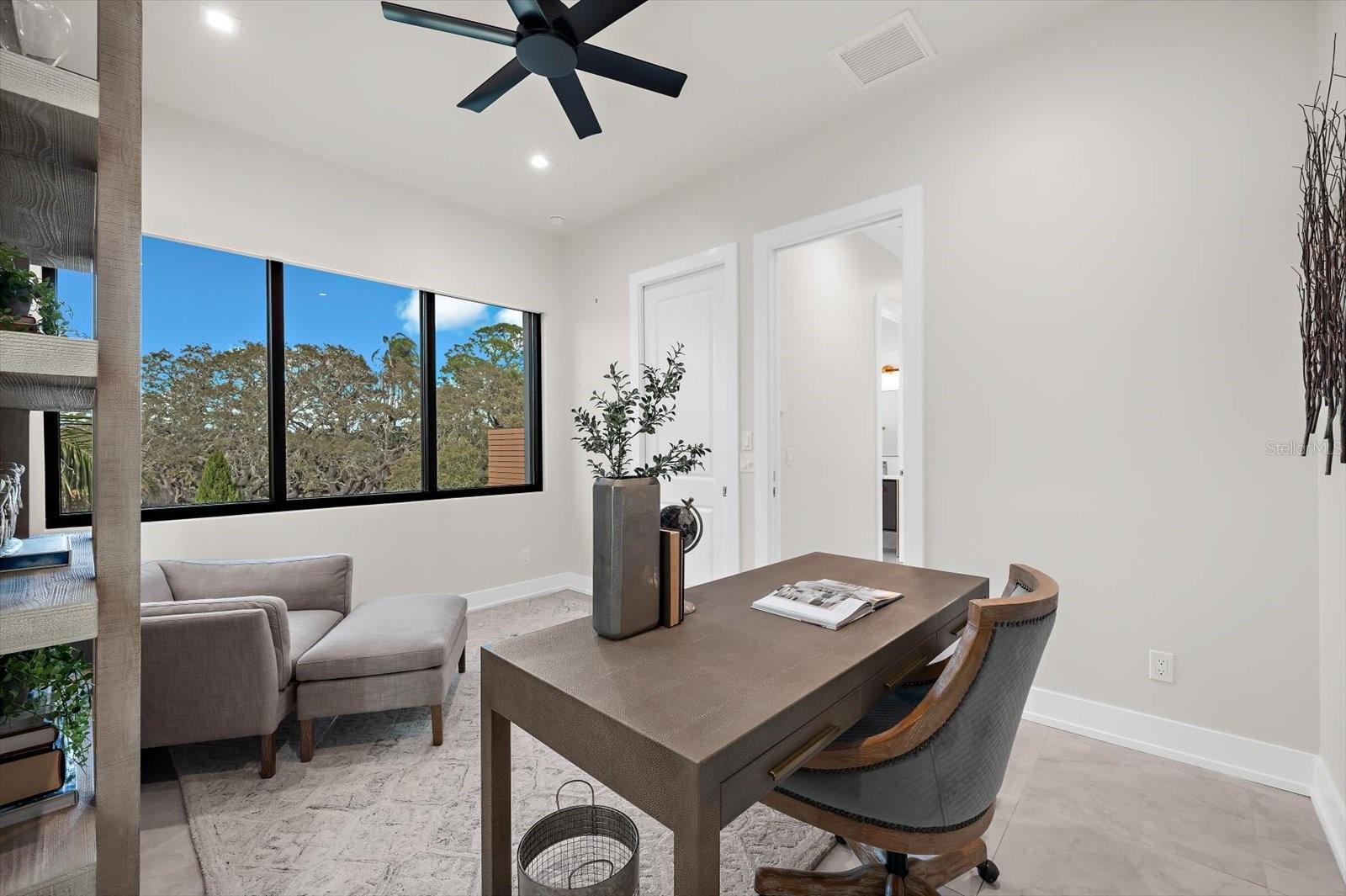 402 HILLSBOROUGH ST — photo 31