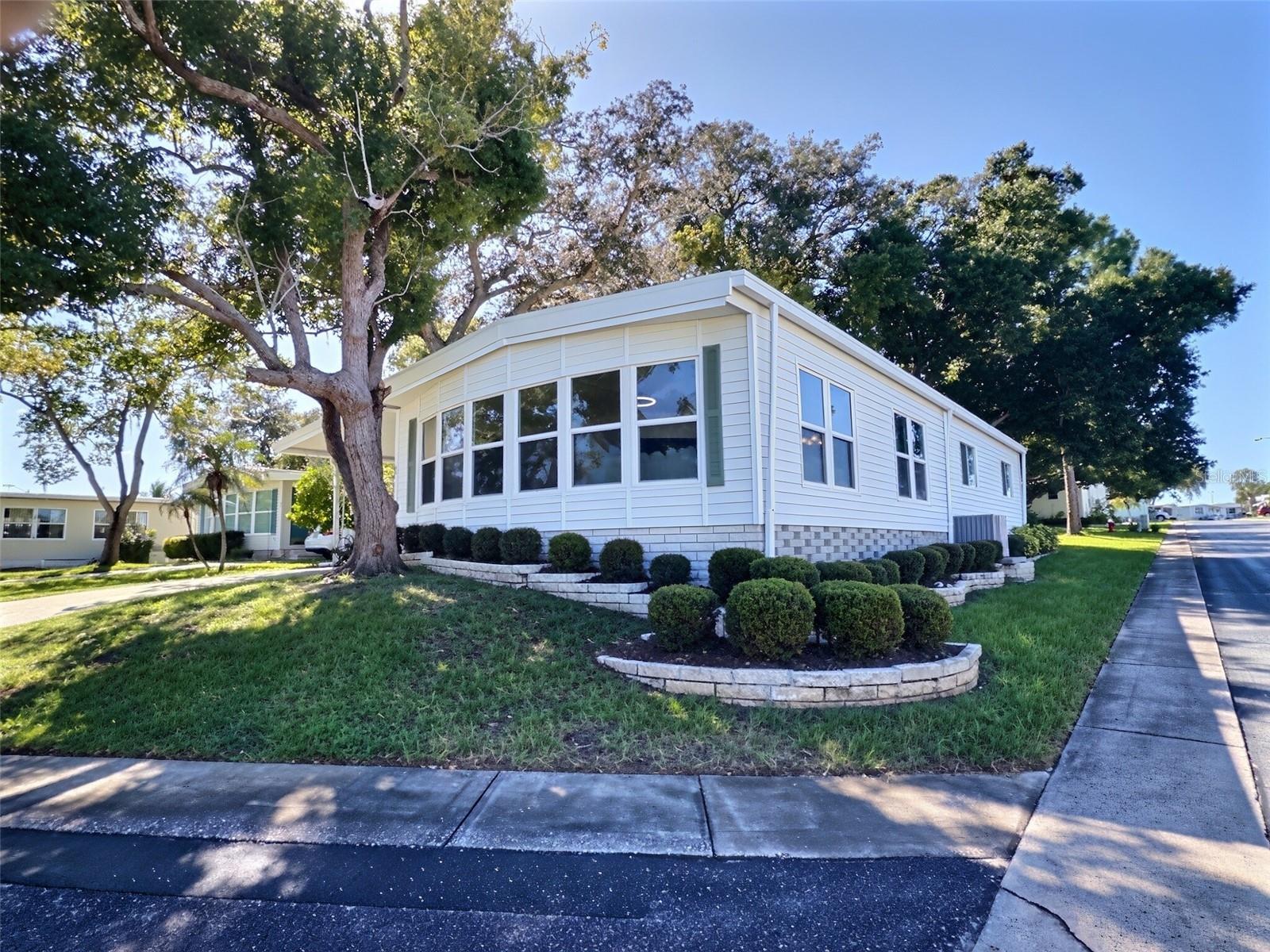 46 PALM FOREST DR — photo 2