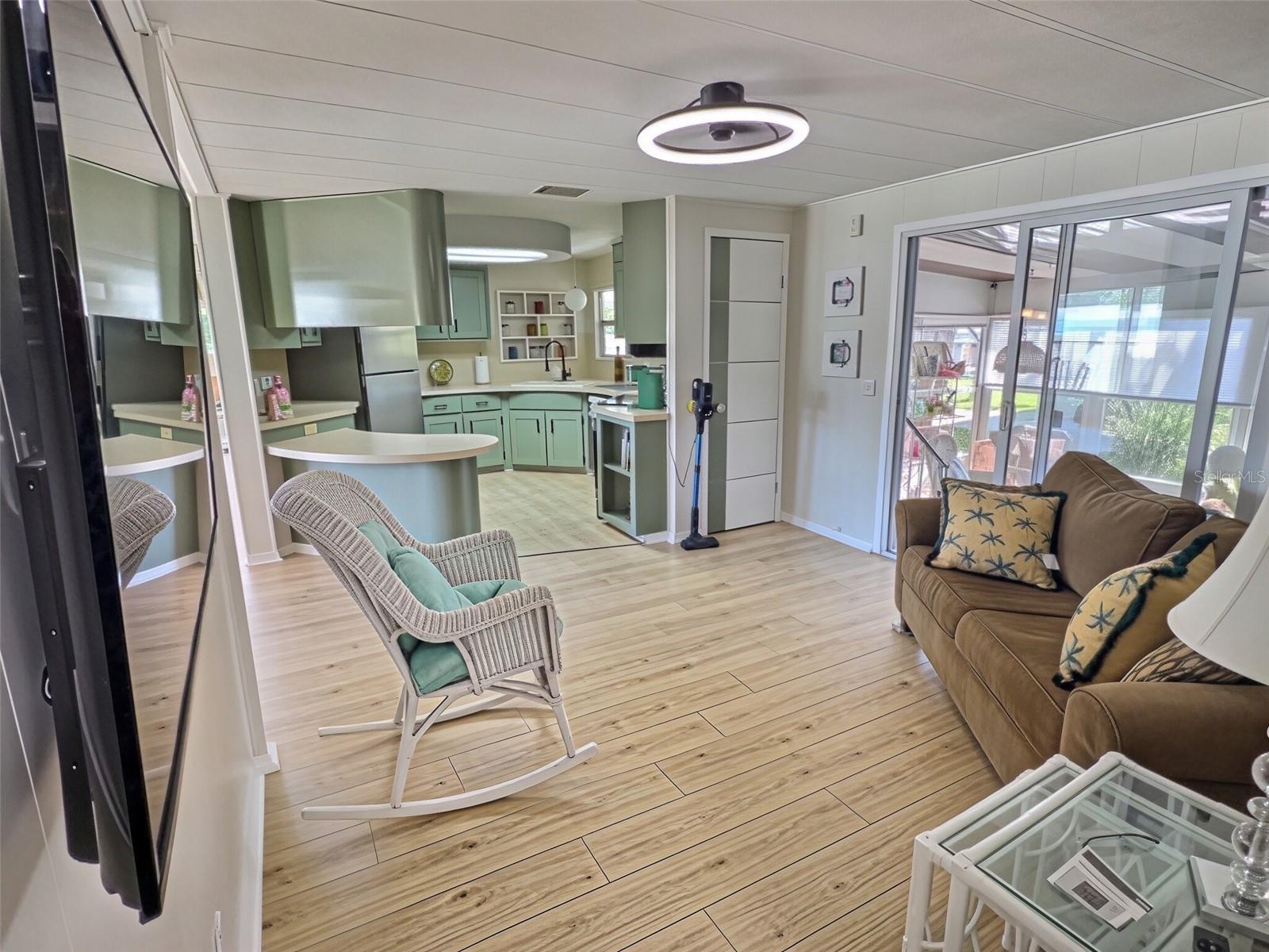 46 PALM FOREST DR — photo 9