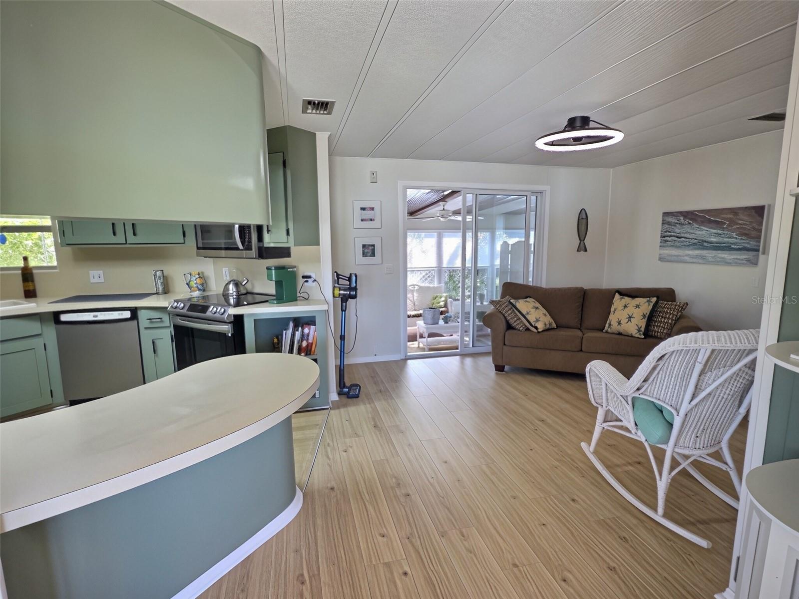 46 PALM FOREST DR — photo 10