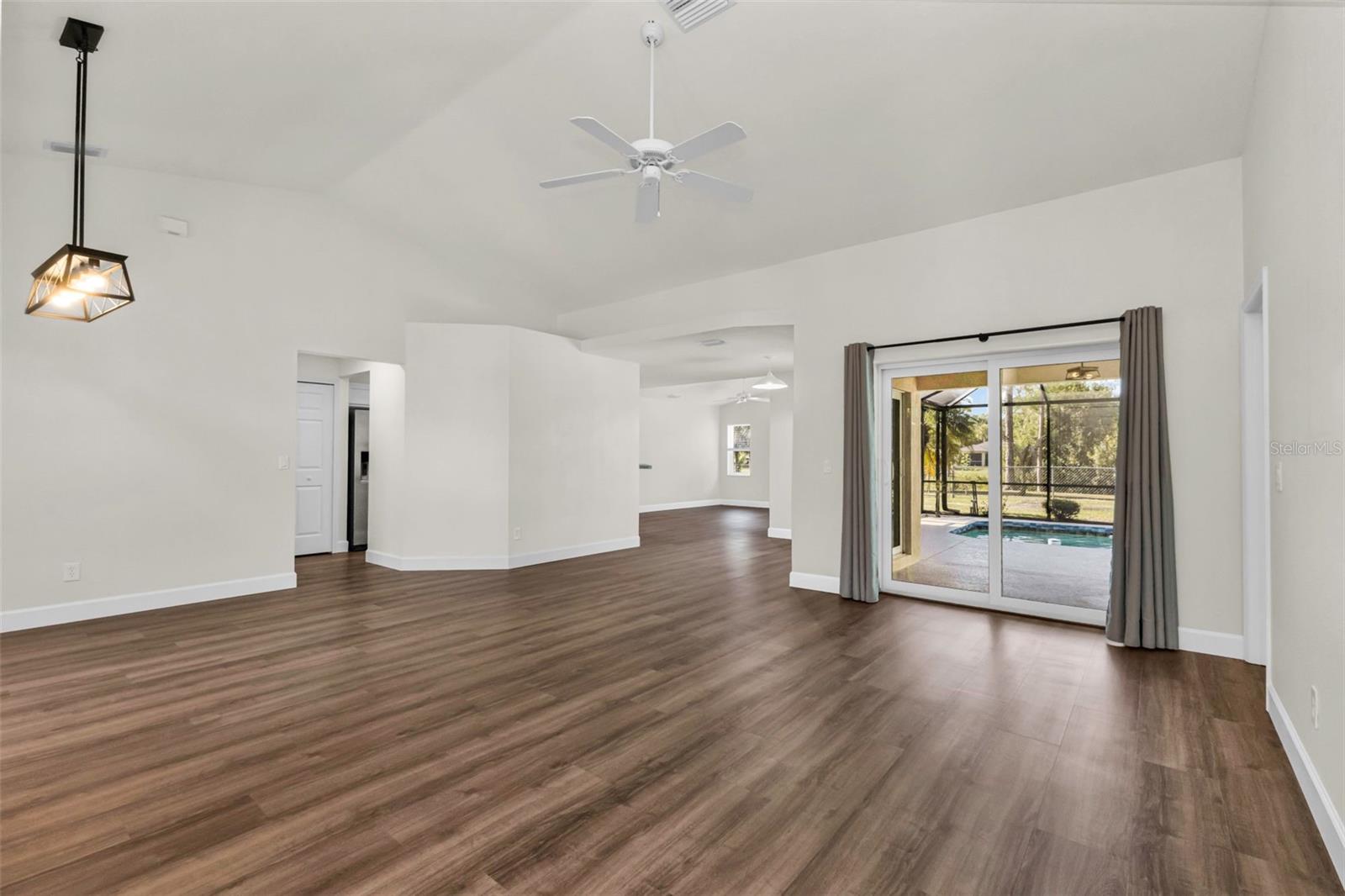 2485 TRAVERSE AVE — photo 5